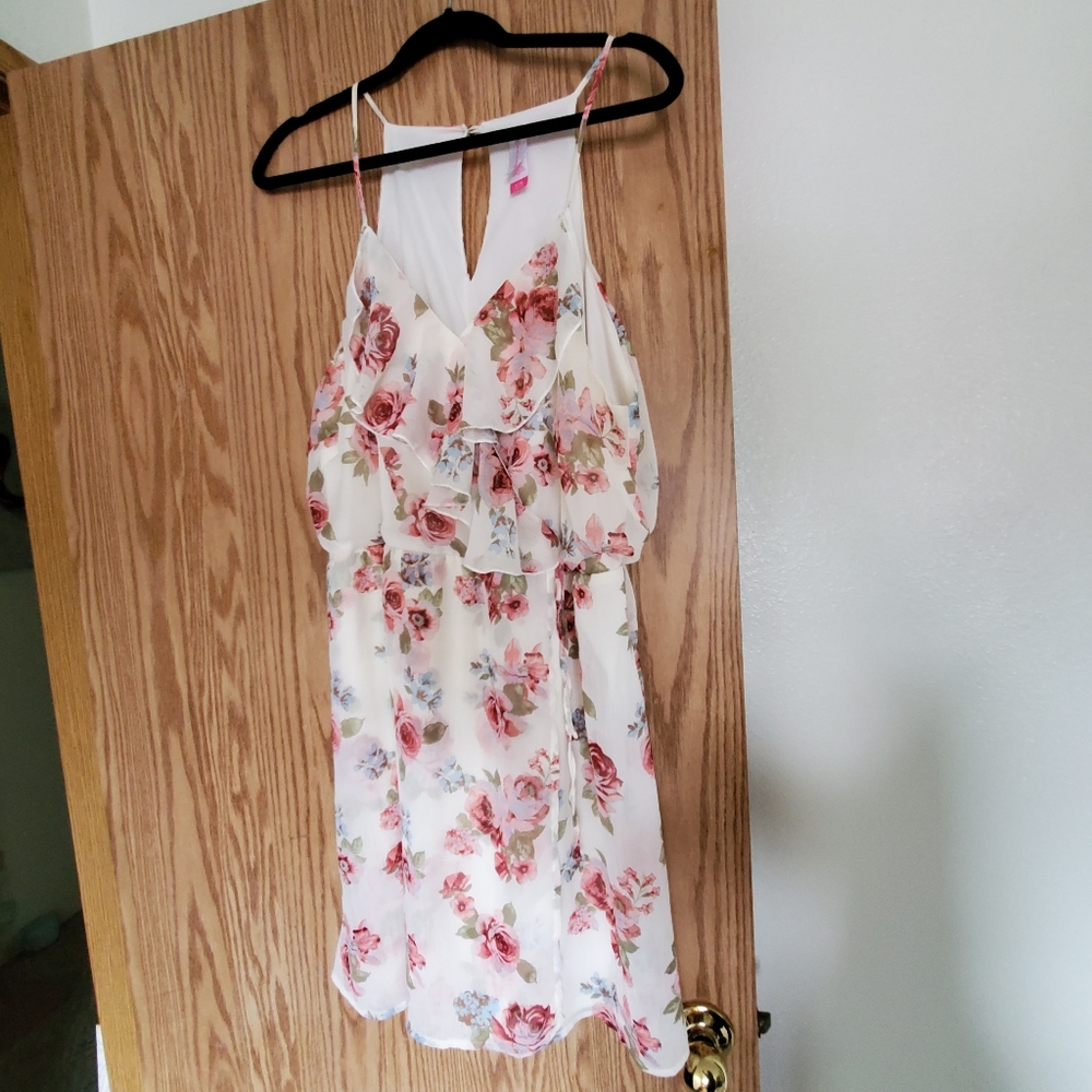 Cute floral summer dress!